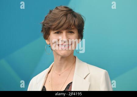 München, Deutschland. 28.. Juni 2022. Christina HECKE (Schauspielerin) Einzelbild, abgeschnitten Einzelmotiv, Porträt, Porträt, Porträt. ZDF-Empfang/ Treffen in der H`ugo`s Bar anlässlich der Münchner Filmfestspiele am 28.. Juni 2022 Quelle: dpa/Alamy Live News Stockfoto
